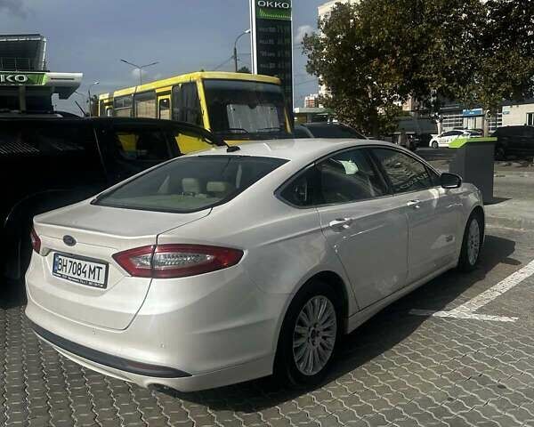 Белый Форд Фьюжн, объемом двигателя 2 л и пробегом 125 тыс. км за 12000 $, фото 2 на Automoto.ua