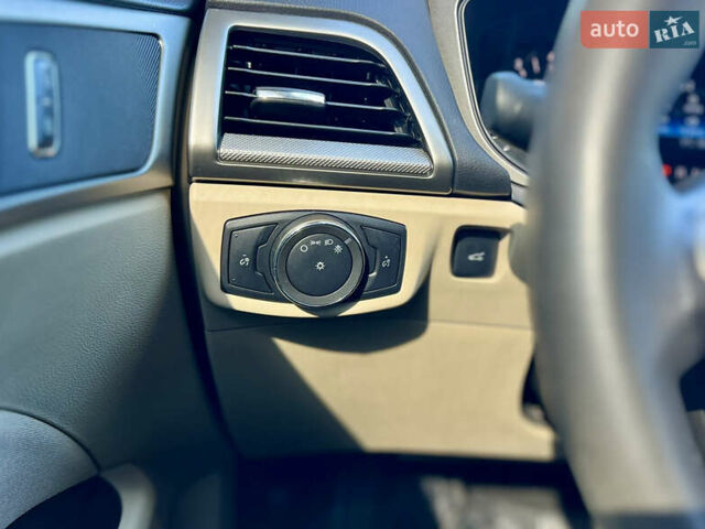 Білий Форд Фьюжен, об'ємом двигуна 2.49 л та пробігом 201 тис. км за 9300 $, фото 16 на Automoto.ua