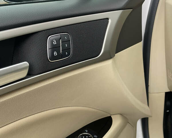 Белый Форд Фьюжн, объемом двигателя 2 л и пробегом 160 тыс. км за 10800 $, фото 9 на Automoto.ua