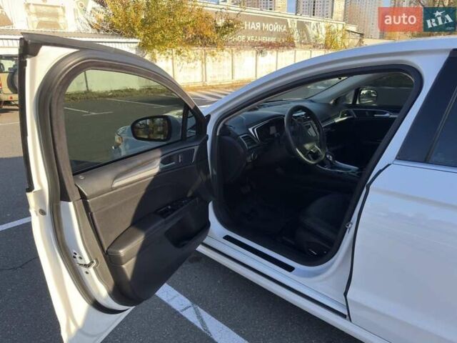 Белый Форд Фьюжн, объемом двигателя 2.49 л и пробегом 138 тыс. км за 11900 $, фото 8 на Automoto.ua
