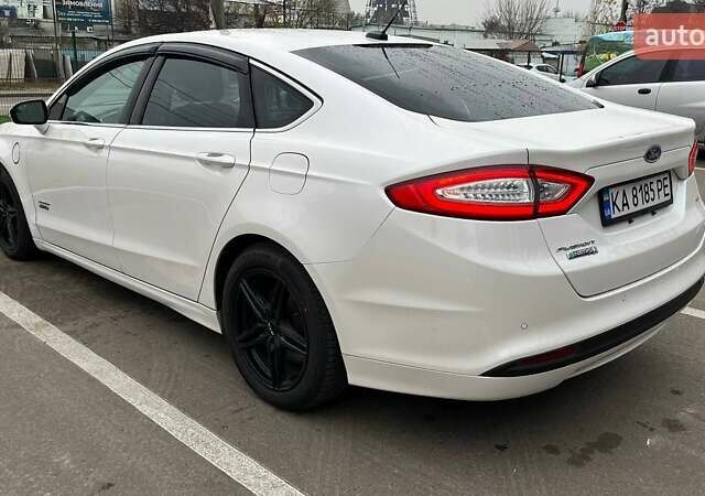 Білий Форд Фьюжен, об'ємом двигуна 2 л та пробігом 176 тис. км за 12500 $, фото 4 на Automoto.ua