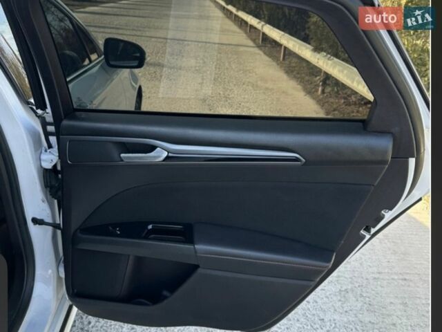 Белый Форд Фьюжн, объемом двигателя 2.5 л и пробегом 183 тыс. км за 10500 $, фото 9 на Automoto.ua