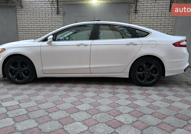 Білий Форд Фьюжен, об'ємом двигуна 2 л та пробігом 152 тис. км за 10500 $, фото 5 на Automoto.ua