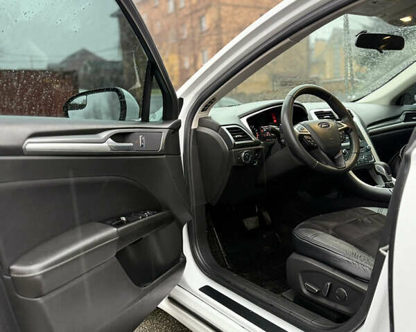 Белый Форд Фьюжн, объемом двигателя 2.5 л и пробегом 185 тыс. км за 8900 $, фото 8 на Automoto.ua