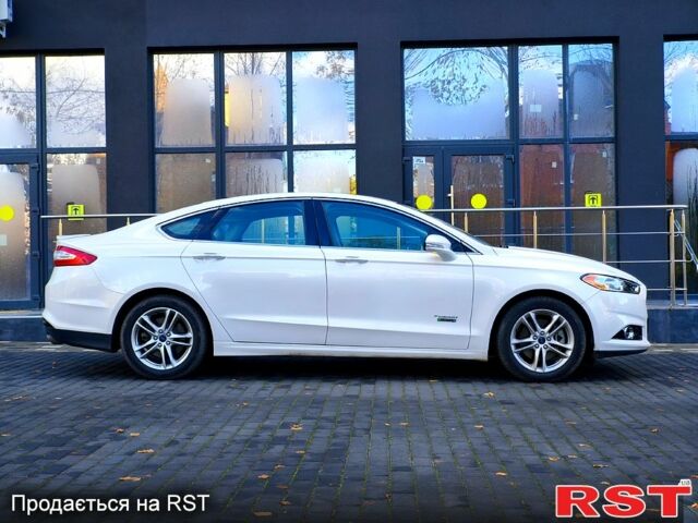 Білий Форд Фьюжен, об'ємом двигуна 2 л та пробігом 112 тис. км за 13000 $, фото 1 на Automoto.ua