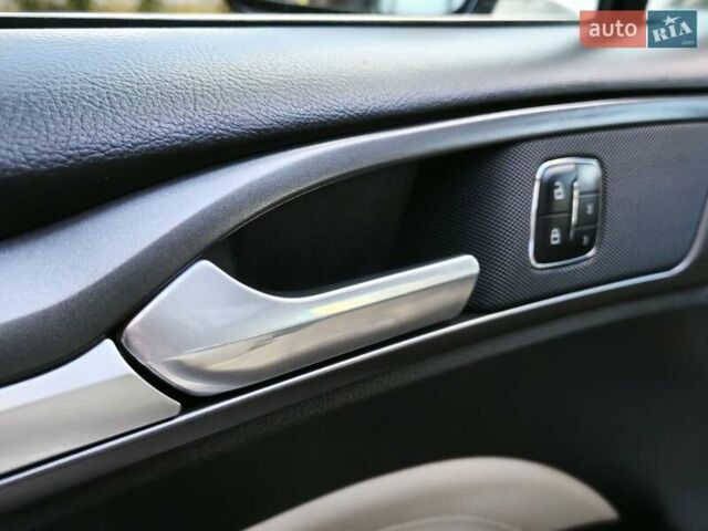 Білий Форд Фьюжен, об'ємом двигуна 2 л та пробігом 108 тис. км за 15000 $, фото 16 на Automoto.ua