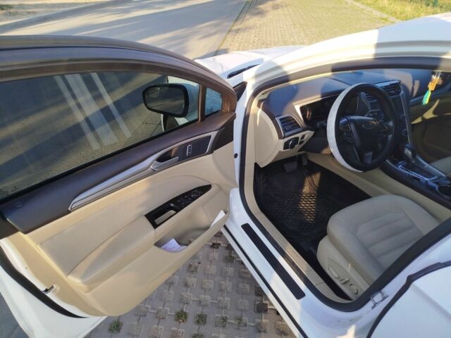 Белый Форд Фьюжн, объемом двигателя 2 л и пробегом 160 тыс. км за 9300 $, фото 5 на Automoto.ua