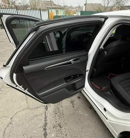 Белый Форд Фьюжн, объемом двигателя 2.5 л и пробегом 240 тыс. км за 9300 $, фото 14 на Automoto.ua