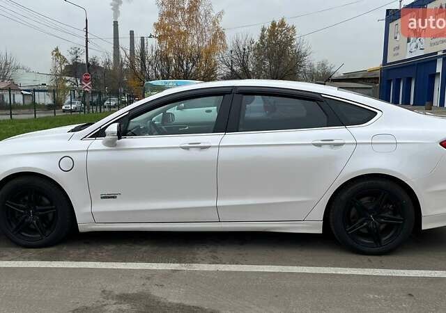 Білий Форд Фьюжен, об'ємом двигуна 2 л та пробігом 176 тис. км за 12500 $, фото 3 на Automoto.ua