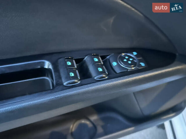 Білий Форд Фьюжен, об'ємом двигуна 2 л та пробігом 203 тис. км за 11500 $, фото 12 на Automoto.ua