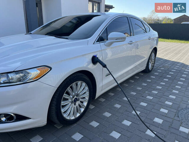 Білий Форд Фьюжен, об'ємом двигуна 2 л та пробігом 180 тис. км за 11400 $, фото 26 на Automoto.ua