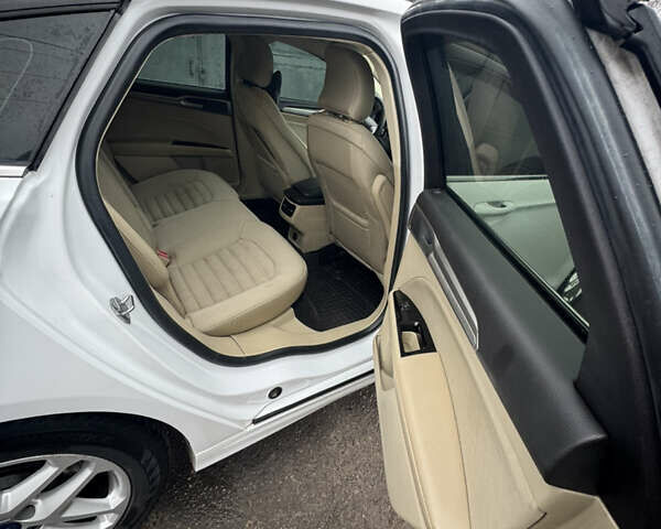 Белый Форд Фьюжн, объемом двигателя 1.5 л и пробегом 204 тыс. км за 8000 $, фото 10 на Automoto.ua