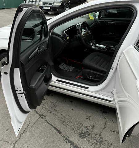 Белый Форд Фьюжн, объемом двигателя 2.5 л и пробегом 240 тыс. км за 9300 $, фото 7 на Automoto.ua