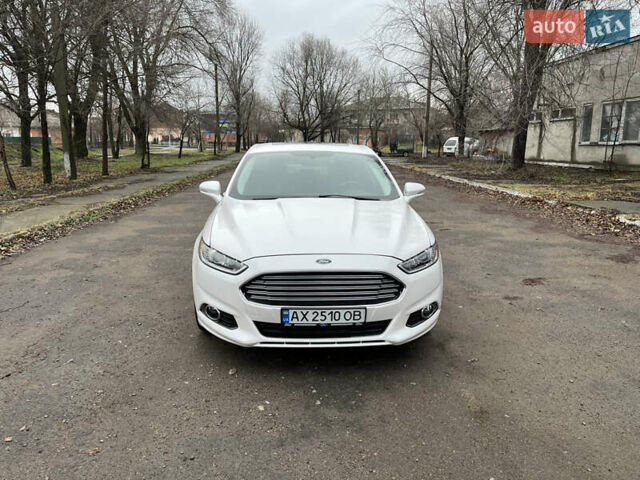 Белый Форд Фьюжн, объемом двигателя 2 л и пробегом 150 тыс. км за 12900 $, фото 4 на Automoto.ua