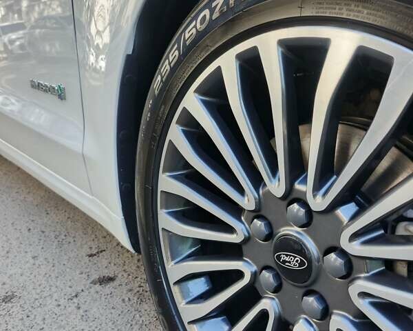 Белый Форд Фьюжн, объемом двигателя 2 л и пробегом 215 тыс. км за 10550 $, фото 9 на Automoto.ua