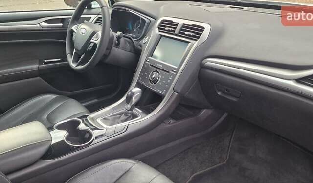 Білий Форд Фьюжен, об'ємом двигуна 2 л та пробігом 130 тис. км за 14900 $, фото 17 на Automoto.ua