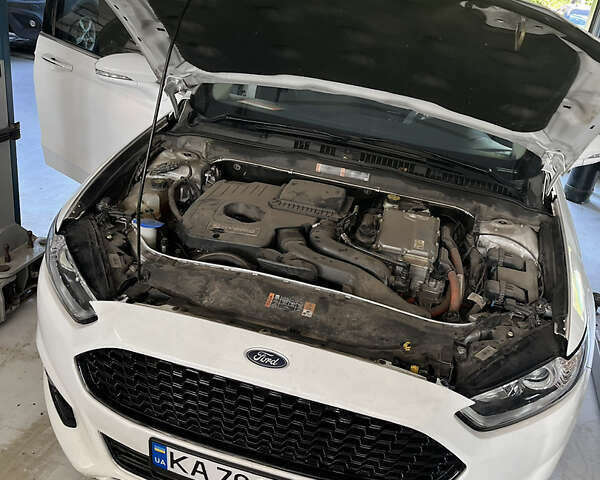 Белый Форд Фьюжн, объемом двигателя 2 л и пробегом 186 тыс. км за 11000 $, фото 3 на Automoto.ua