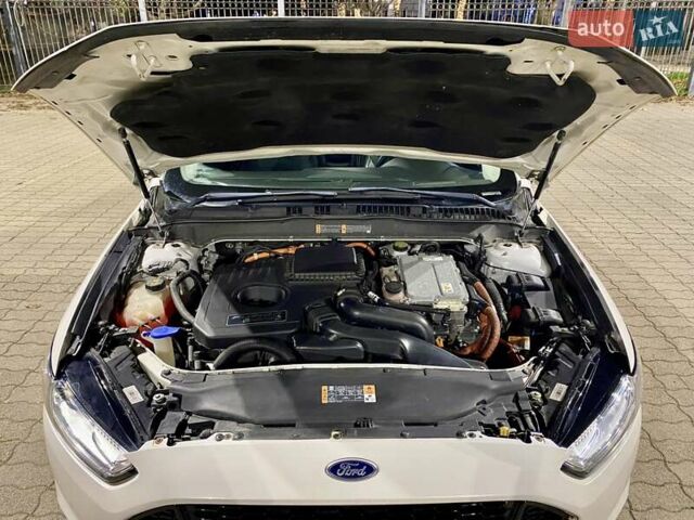 Білий Форд Фьюжен, об'ємом двигуна 2 л та пробігом 154 тис. км за 14400 $, фото 11 на Automoto.ua