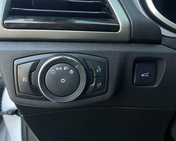 Білий Форд Фьюжен, об'ємом двигуна 2 л та пробігом 180 тис. км за 11400 $, фото 12 на Automoto.ua