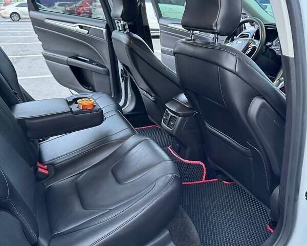 Белый Форд Фьюжн, объемом двигателя 2 л и пробегом 247 тыс. км за 8900 $, фото 11 на Automoto.ua