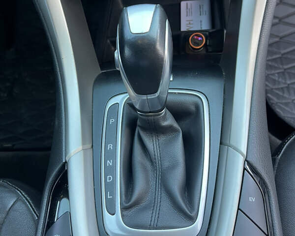 Білий Форд Фьюжен, об'ємом двигуна 2 л та пробігом 180 тис. км за 11400 $, фото 25 на Automoto.ua