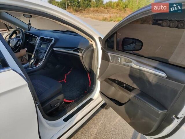 Білий Форд Фьюжен, об'ємом двигуна 2.49 л та пробігом 220 тис. км за 9500 $, фото 31 на Automoto.ua