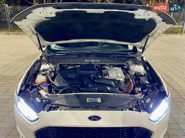 Білий Форд Фьюжен, об'ємом двигуна 2 л та пробігом 154 тис. км за 14400 $, фото 10 на Automoto.ua