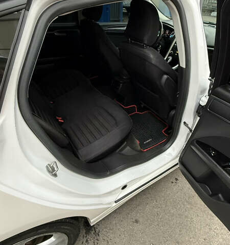 Белый Форд Фьюжн, объемом двигателя 2.5 л и пробегом 240 тыс. км за 9300 $, фото 21 на Automoto.ua