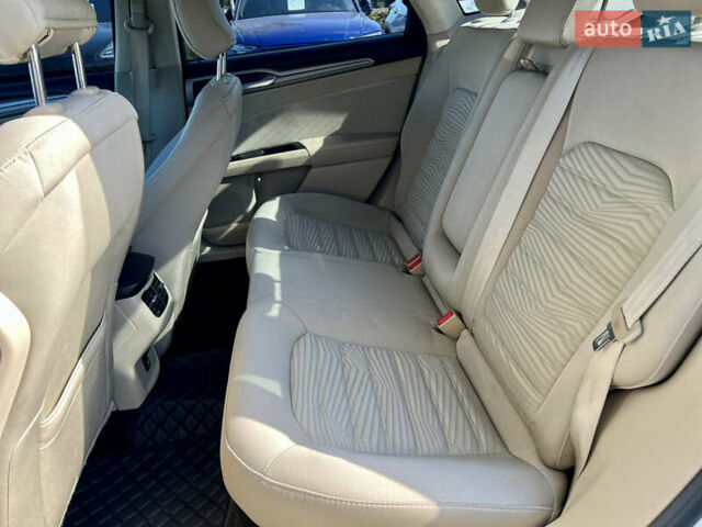 Білий Форд Фьюжен, об'ємом двигуна 2.49 л та пробігом 201 тис. км за 9300 $, фото 41 на Automoto.ua