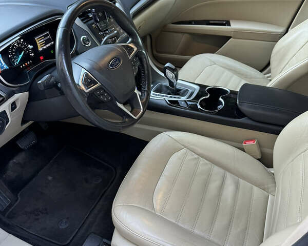 Белый Форд Фьюжн, объемом двигателя 2 л и пробегом 217 тыс. км за 13500 $, фото 5 на Automoto.ua