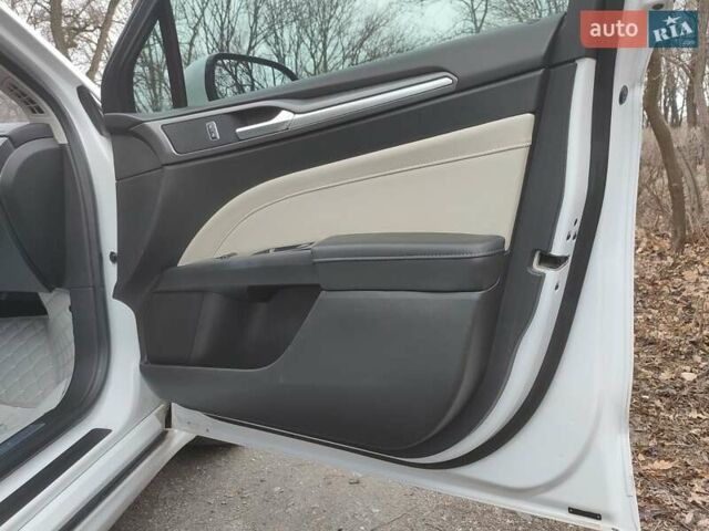Белый Форд Фьюжн, объемом двигателя 2 л и пробегом 240 тыс. км за 10800 $, фото 14 на Automoto.ua