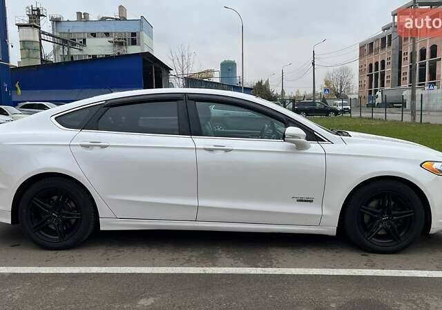 Білий Форд Фьюжен, об'ємом двигуна 2 л та пробігом 176 тис. км за 12500 $, фото 5 на Automoto.ua