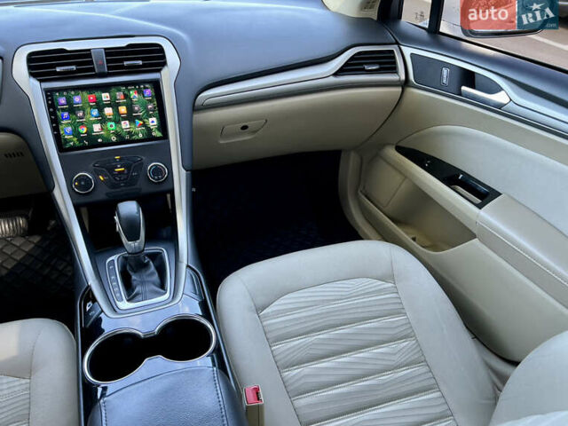 Білий Форд Фьюжен, об'ємом двигуна 2.49 л та пробігом 201 тис. км за 9300 $, фото 34 на Automoto.ua