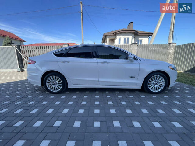Білий Форд Фьюжен, об'ємом двигуна 2 л та пробігом 180 тис. км за 11400 $, фото 3 на Automoto.ua