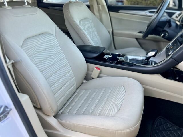 Белый Форд Фьюжн, объемом двигателя 2.5 л и пробегом 201 тыс. км за 9500 $, фото 6 на Automoto.ua