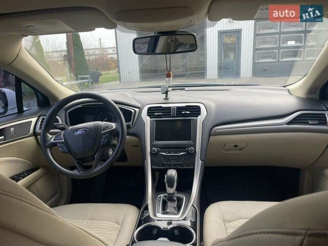 Белый Форд Фьюжн, объемом двигателя 2.5 л и пробегом 188 тыс. км за 9500 $, фото 1 на Automoto.ua