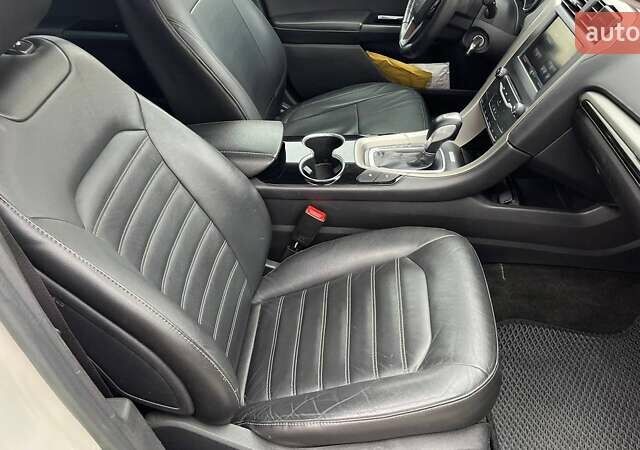 Білий Форд Фьюжен, об'ємом двигуна 2 л та пробігом 176 тис. км за 12500 $, фото 10 на Automoto.ua