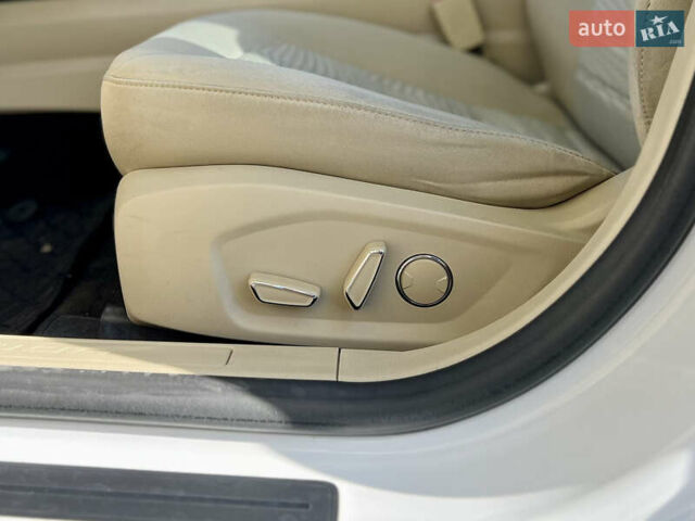 Белый Форд Фьюжн, объемом двигателя 2.49 л и пробегом 199 тыс. км за 9500 $, фото 18 на Automoto.ua