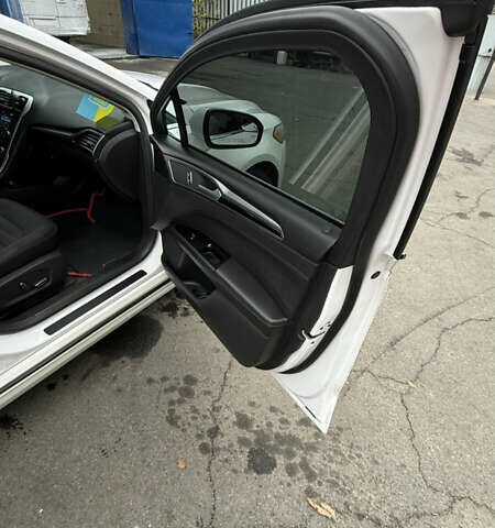 Белый Форд Фьюжн, объемом двигателя 2.5 л и пробегом 240 тыс. км за 9300 $, фото 26 на Automoto.ua