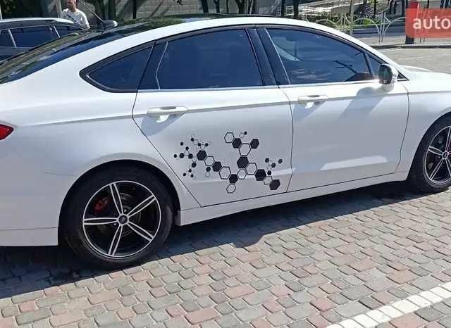 Білий Форд Фьюжен, об'ємом двигуна 2 л та пробігом 145 тис. км за 11700 $, фото 4 на Automoto.ua