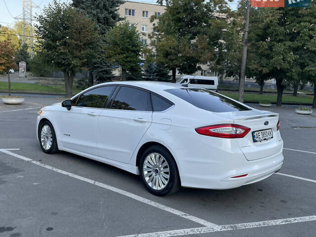 Білий Форд Фьюжен, об'ємом двигуна 2 л та пробігом 169 тис. км за 13000 $, фото 2 на Automoto.ua