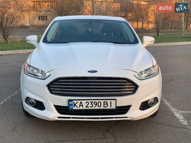 Білий Форд Фьюжен, об'ємом двигуна 2 л та пробігом 200 тис. км за 10500 $, фото 2 на Automoto.ua