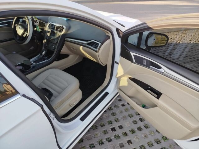 Белый Форд Фьюжн, объемом двигателя 2 л и пробегом 160 тыс. км за 9300 $, фото 6 на Automoto.ua