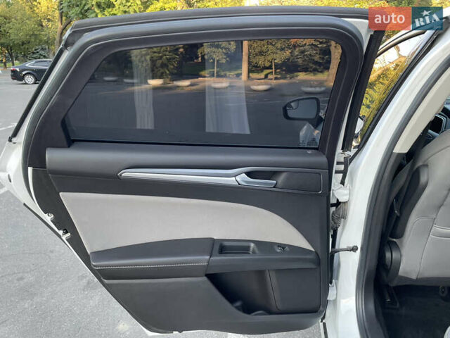 Білий Форд Фьюжен, об'ємом двигуна 2 л та пробігом 169 тис. км за 13000 $, фото 10 на Automoto.ua