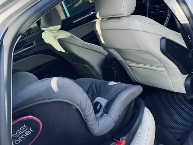 Форд Фьюжн 2015 в Днепре (Днепропетровске) на Automoto.ua Белый Форд Фьюжн, объемом двигателя 2 л и пробегом 166 тыс. км за 11000 $, фото 6 на Automoto.ua