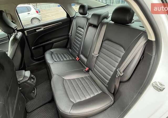 Білий Форд Фьюжен, об'ємом двигуна 2 л та пробігом 176 тис. км за 12500 $, фото 7 на Automoto.ua