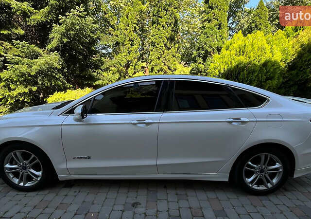 Білий Форд Фьюжен, об'ємом двигуна 2 л та пробігом 177 тис. км за 11995 $, фото 6 на Automoto.ua