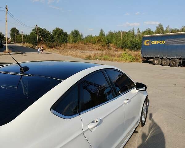 Білий Форд Фьюжен, об'ємом двигуна 2.49 л та пробігом 220 тис. км за 9500 $, фото 25 на Automoto.ua