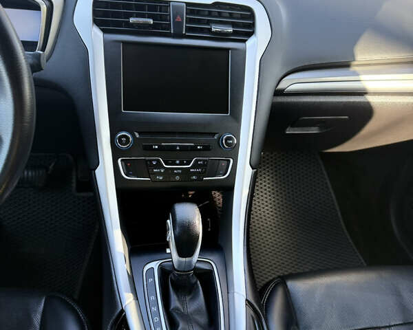 Белый Форд Фьюжн, объемом двигателя 2.5 л и пробегом 194 тыс. км за 11500 $, фото 17 на Automoto.ua