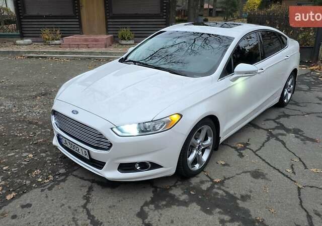 Білий Форд Фьюжен, об'ємом двигуна 2.5 л та пробігом 240 тис. км за 9449 $, фото 1 на Automoto.ua